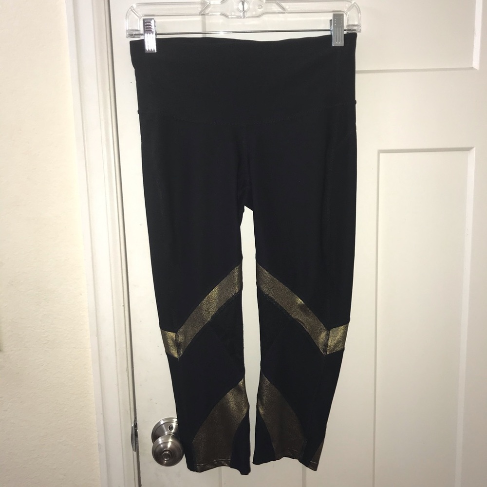 Gold accent leggings